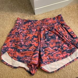 Lululemon tracker 4” short